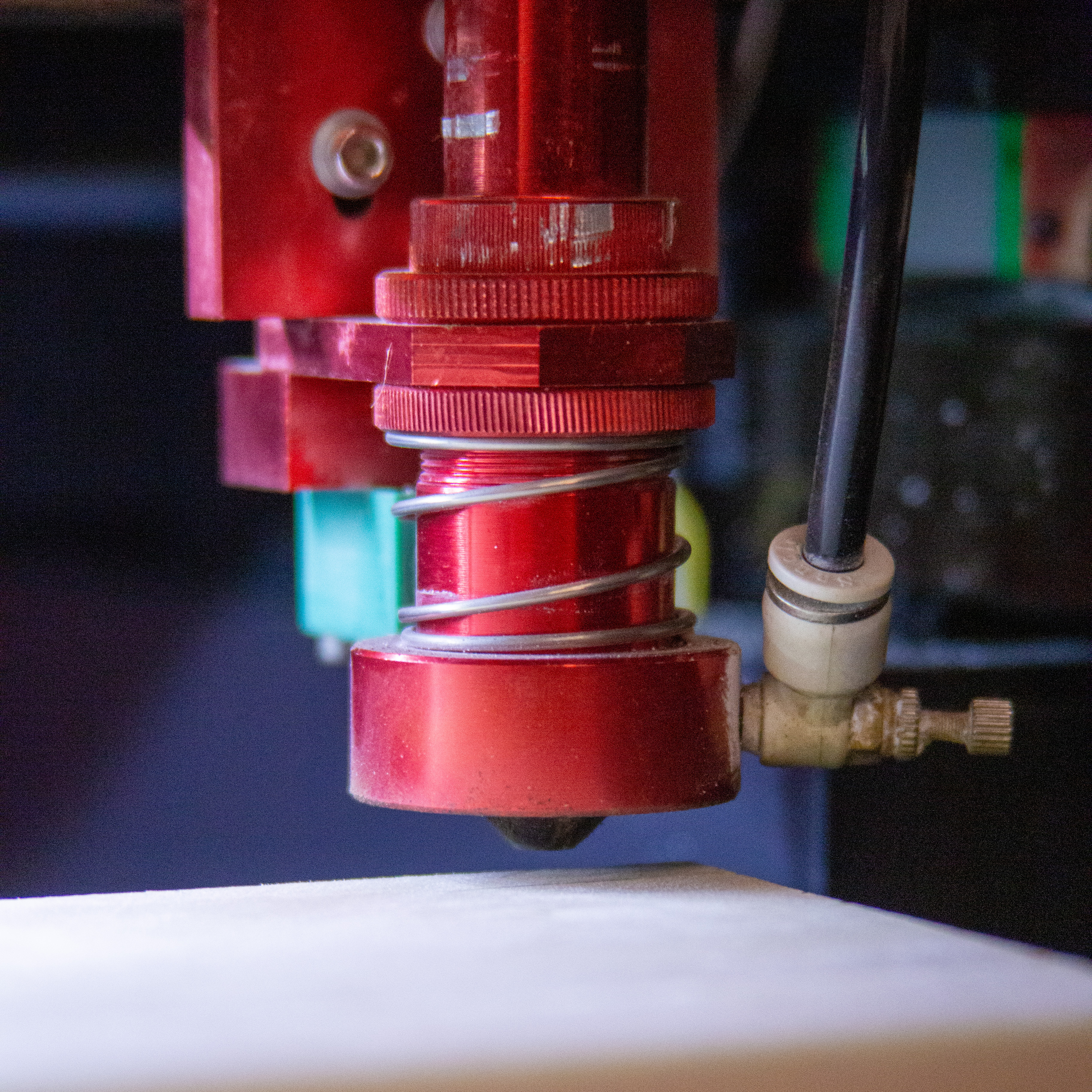 Laser head clearing the thickness of the material